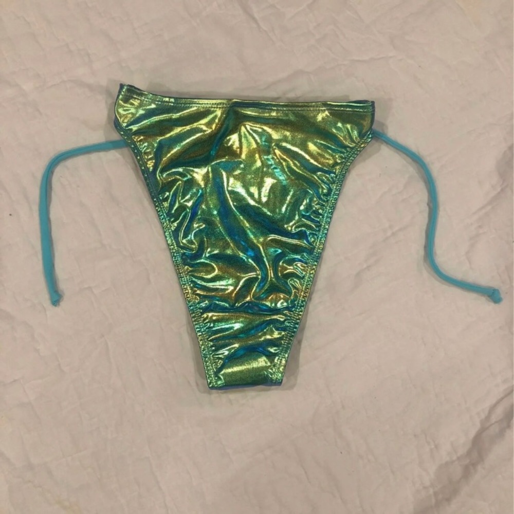 Metallic Lace Rave Shorts - Picture 3 of 5
